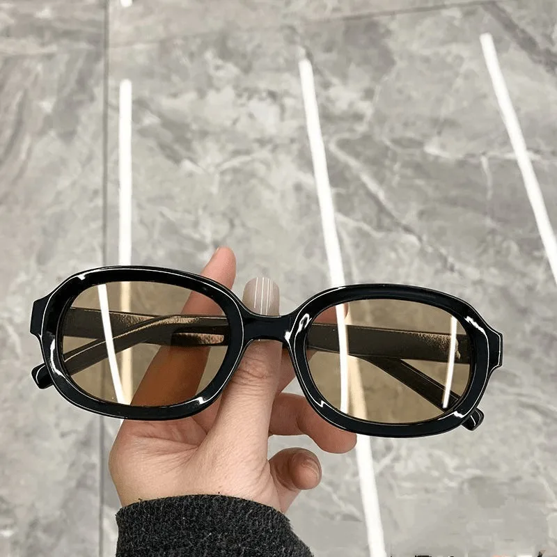

Fashion retro glasses for men and women - black plastic frame, gold decoration, a must for daily wear, retro style