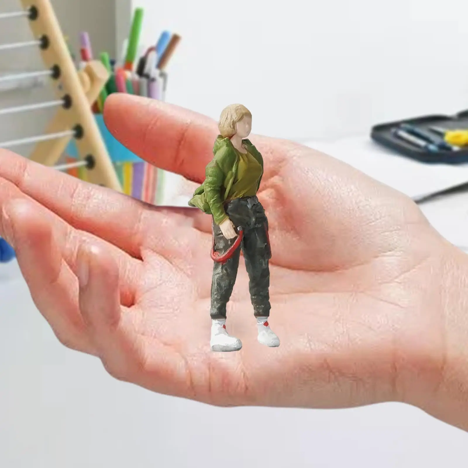 1:64 Cool Girl Figure modello di scena di posa indipendente per ornamento da tavolo Micro paesaggio progetti fai da te Layout di Scene in miniatura