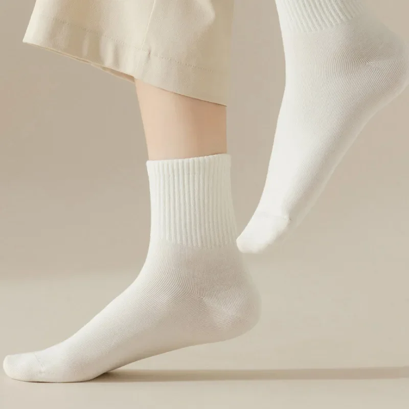 Classic Unisex Cotton Sports Socks Mid-Calf Absorb Sweat Breathable Lightweight Thin Casual Fitness Leg Socks for Men And Women