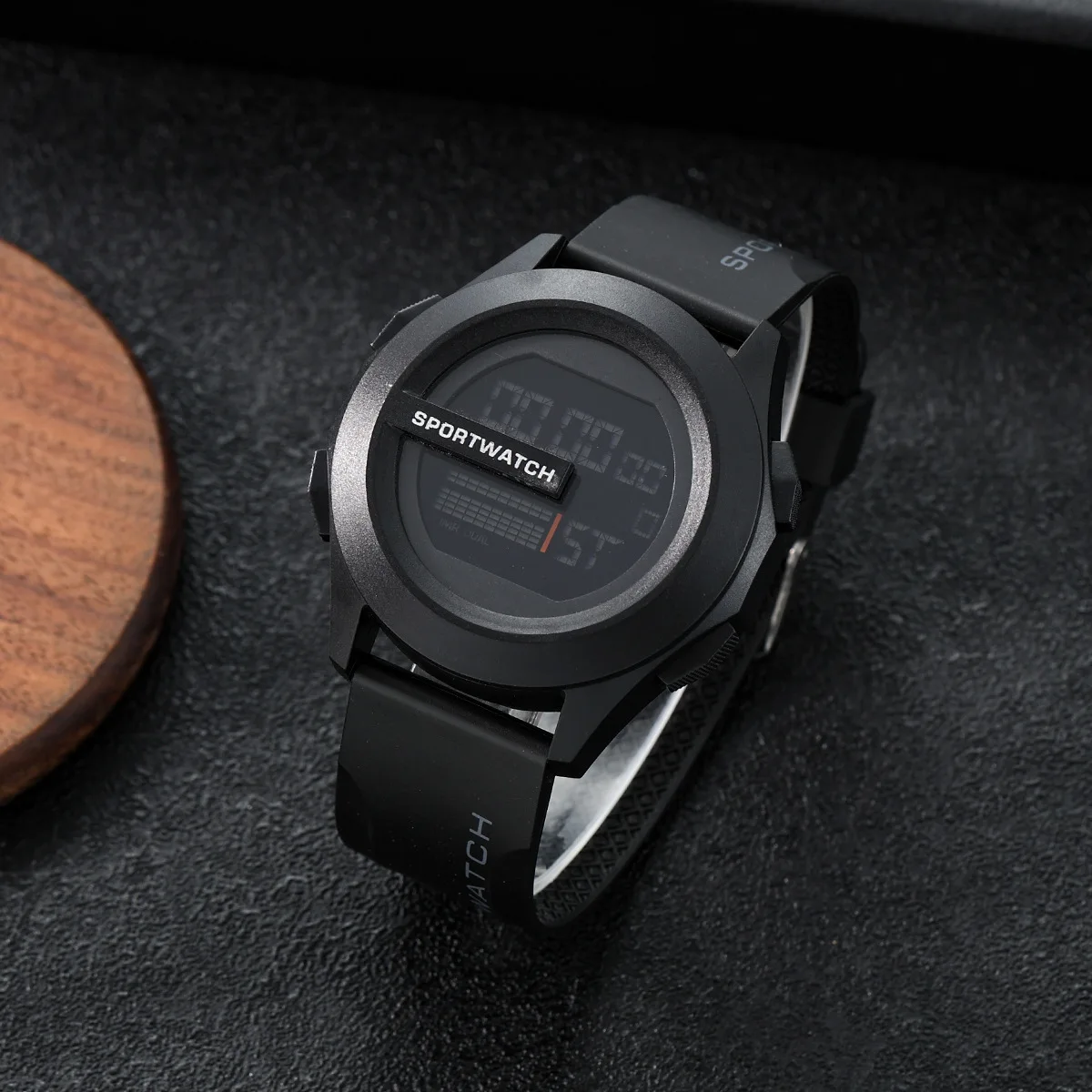 YIKAZE ساعات رياضية رجالية فاخرة ساعة يد رقمية ساعة توقيت مضيئة تاريخ الأسبوع متعددة الوظائف اللياقة البدنية ساعة إلكترونية على مدار الساعة