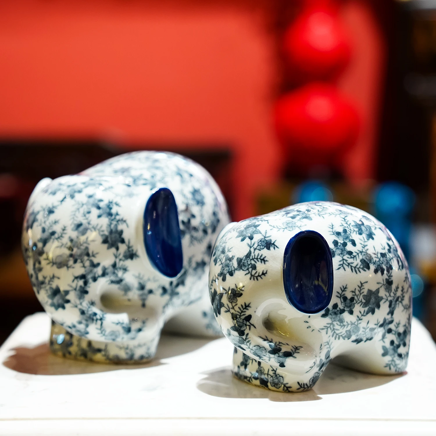 

Пара высококачественных слонов из сине-белого фарфора, китайская керамическая мебель для дома, вход в гостиную.