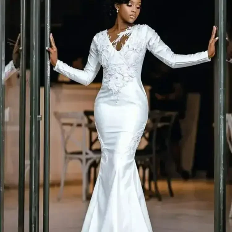 Abito da sposa personalizzato con applicazioni in pizzo con scollo a V Vestido De Noiva Abiti da sposa in raso a maniche lunghe country africano
