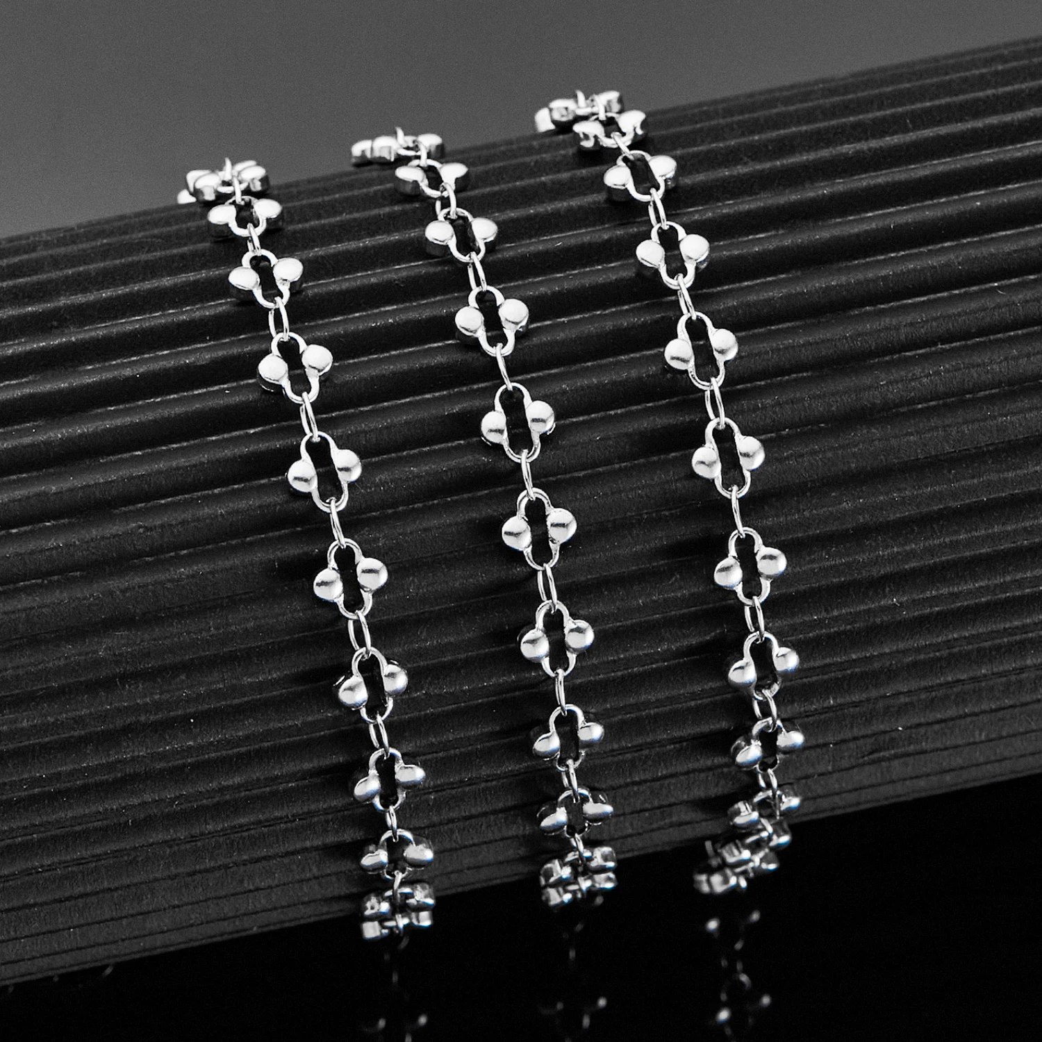 Wasserdichte 5mm Blumen-Handgemachte Edelstahl-Halskette Doppel-Perlenkette Vintage Choker Romantischer Schmuckzubehör – Detail 4
