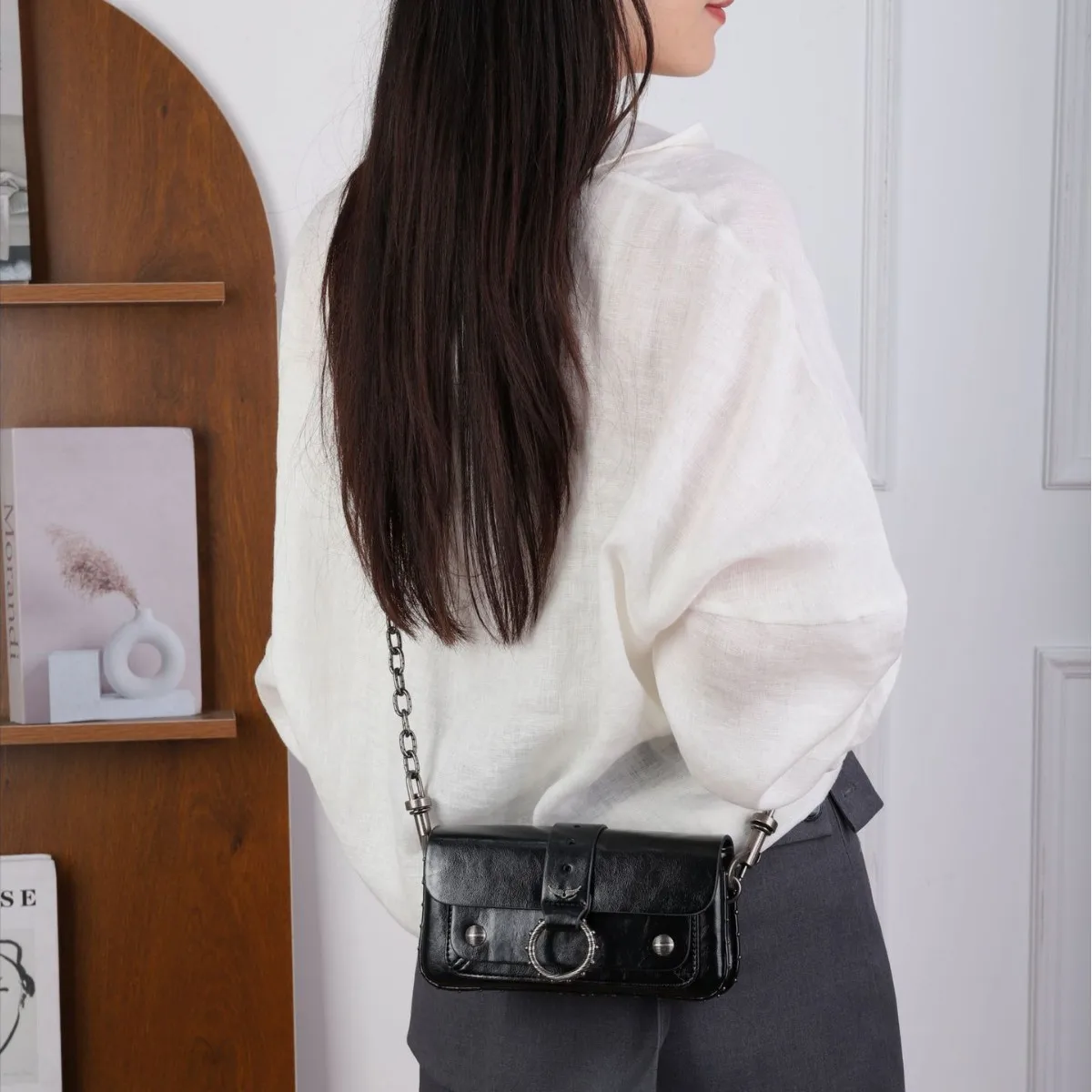 حقيبة كلاسيكية ZV للنساء من الجلد مربعة صغيرة عصرية متعددة الاستخدامات بجناح تحت الإبط بكتف واحد وحقيبة كروس مائلة مناسبة يومية