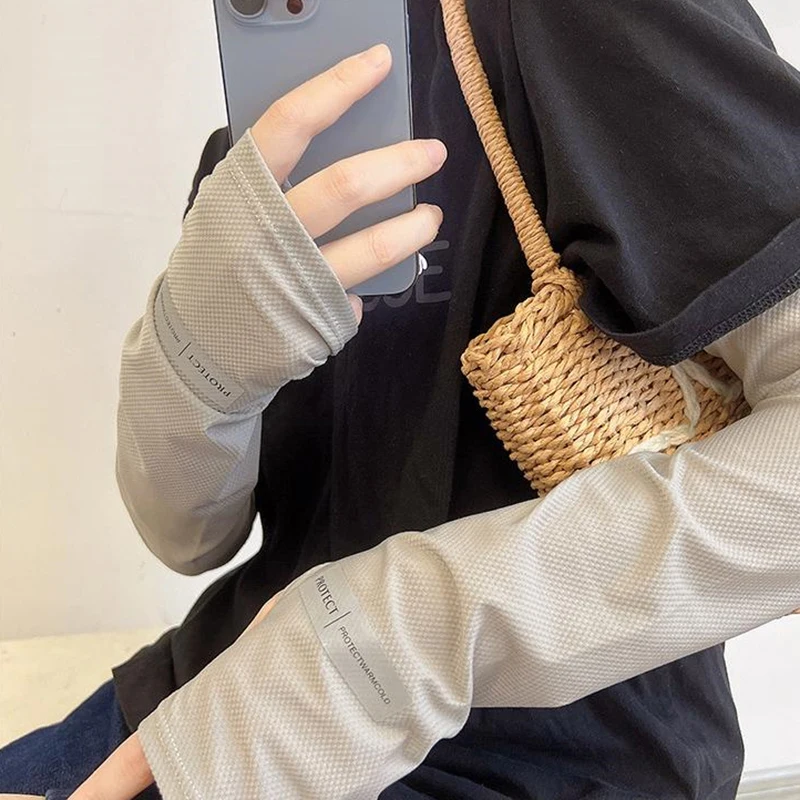 زوج واحد من أكمام الثلج الماصة للعرق للحماية من الأشعة فوق البنفسجية للرجال والنساء وأكمام للذراع للحماية من الشمس في الهواء الطلق وركوب الدراجات وأكمام أذرع تبريد للقيادة