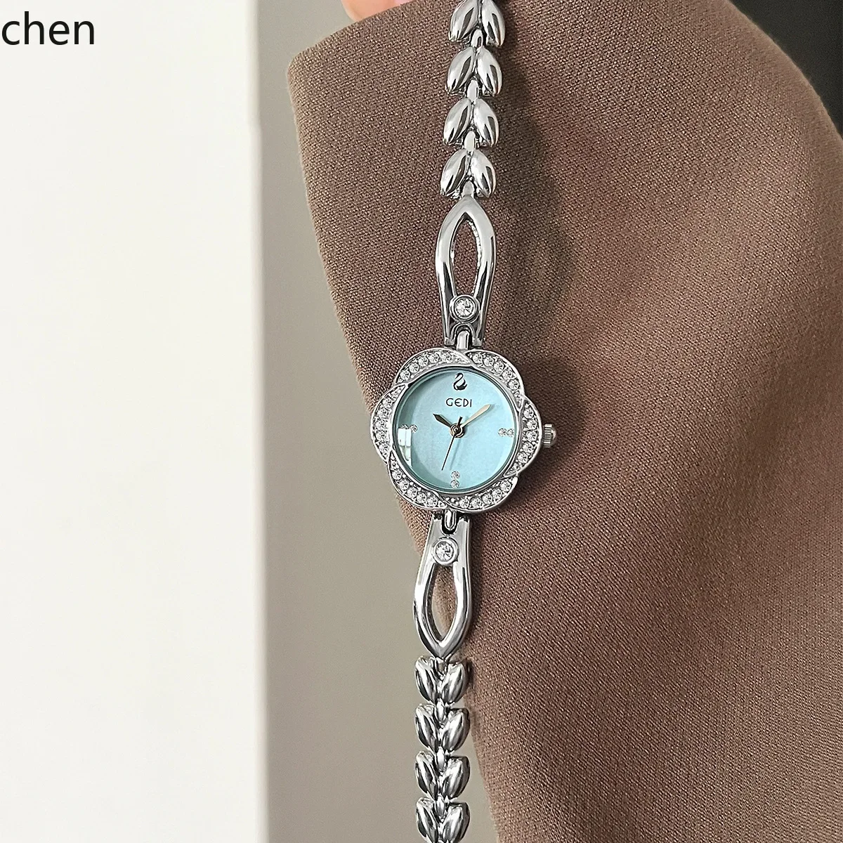 

ZZB women's watch - minimalist & elegant bracelet watch with unique floral dial - high-end women's timepiece