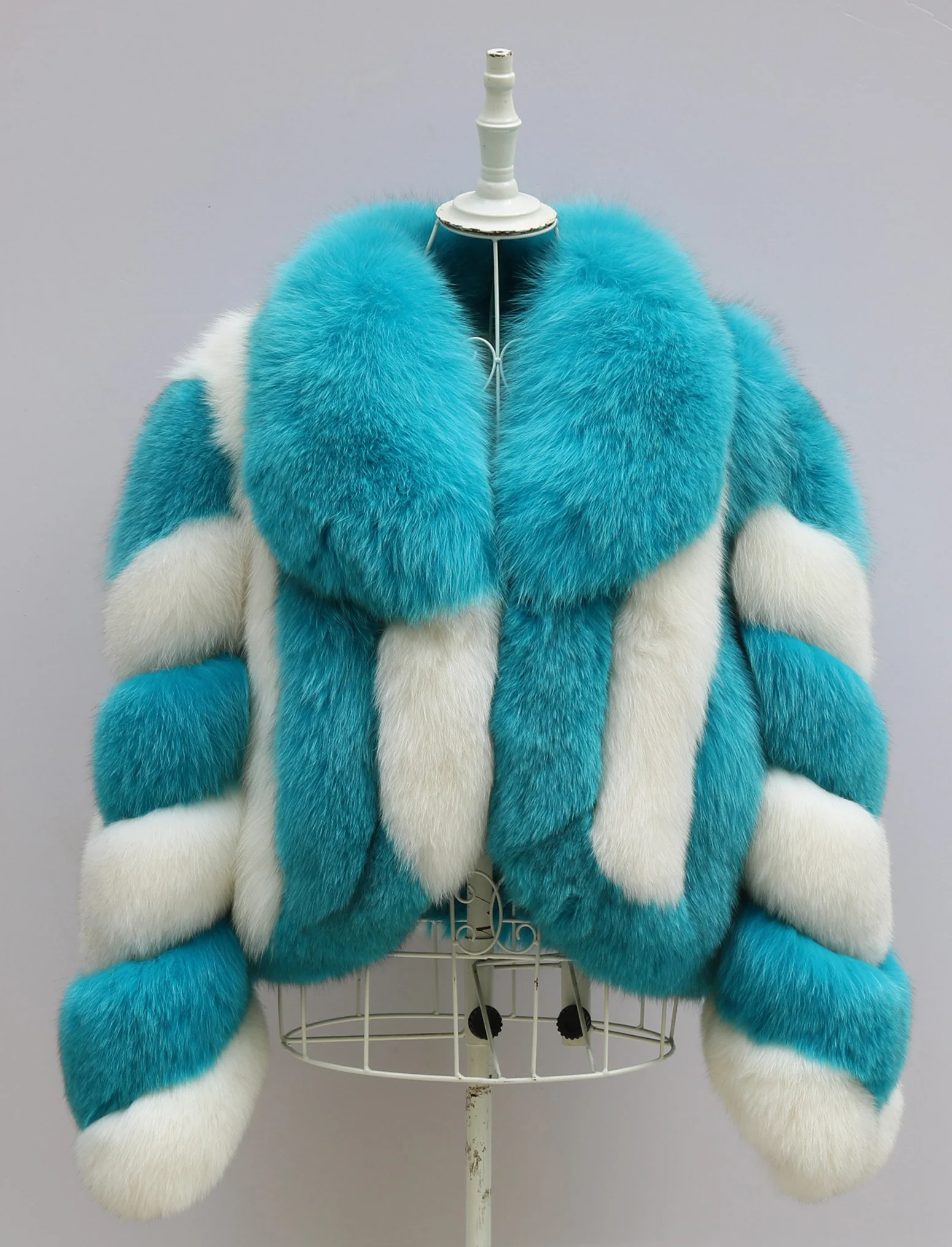 

Women's Winter 2024 Warm Natural Fur Jackets Lady Luxry Crop Coat Turn-down Collar Fox Fur Coats