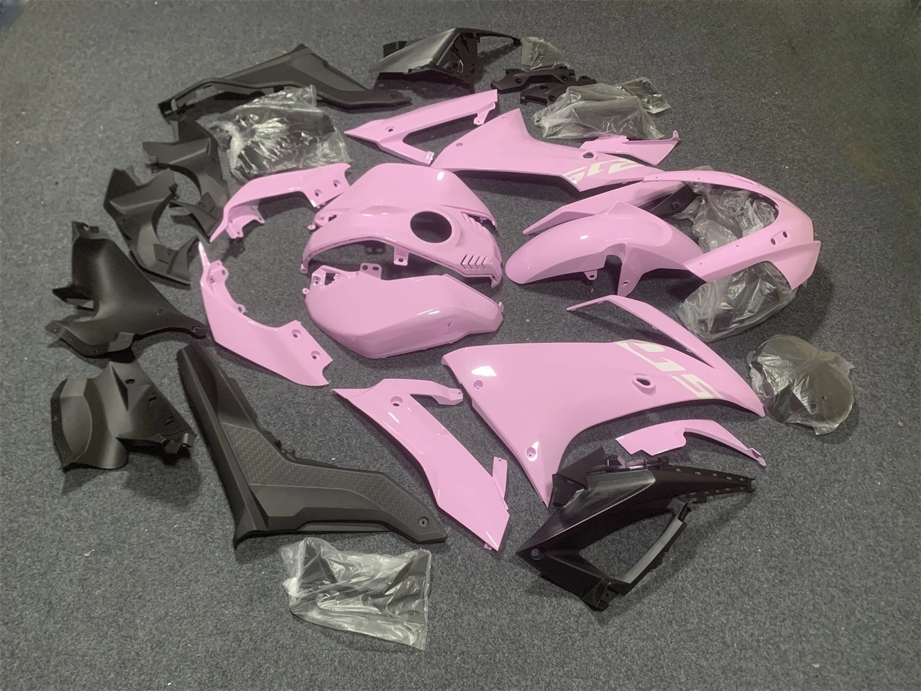 مجموعة هدايا الدراجة النارية مناسبة للدراجة النارية R15 2019 2020 2021 2022 2023 2024 R125 19 2021 22 23 هدية وردية