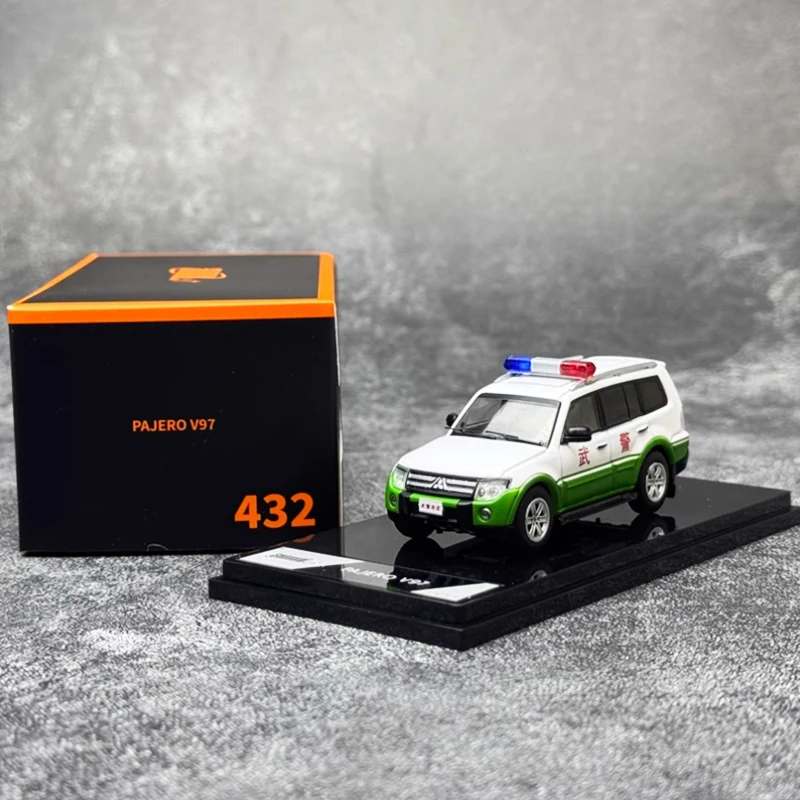 

GCD литой под давлением масштаб 1:64 Pajero V97 патрульный автомобиль, модель автомобиля из сплава, готовый продукт, имитация коллекции игрушек, статическая модель