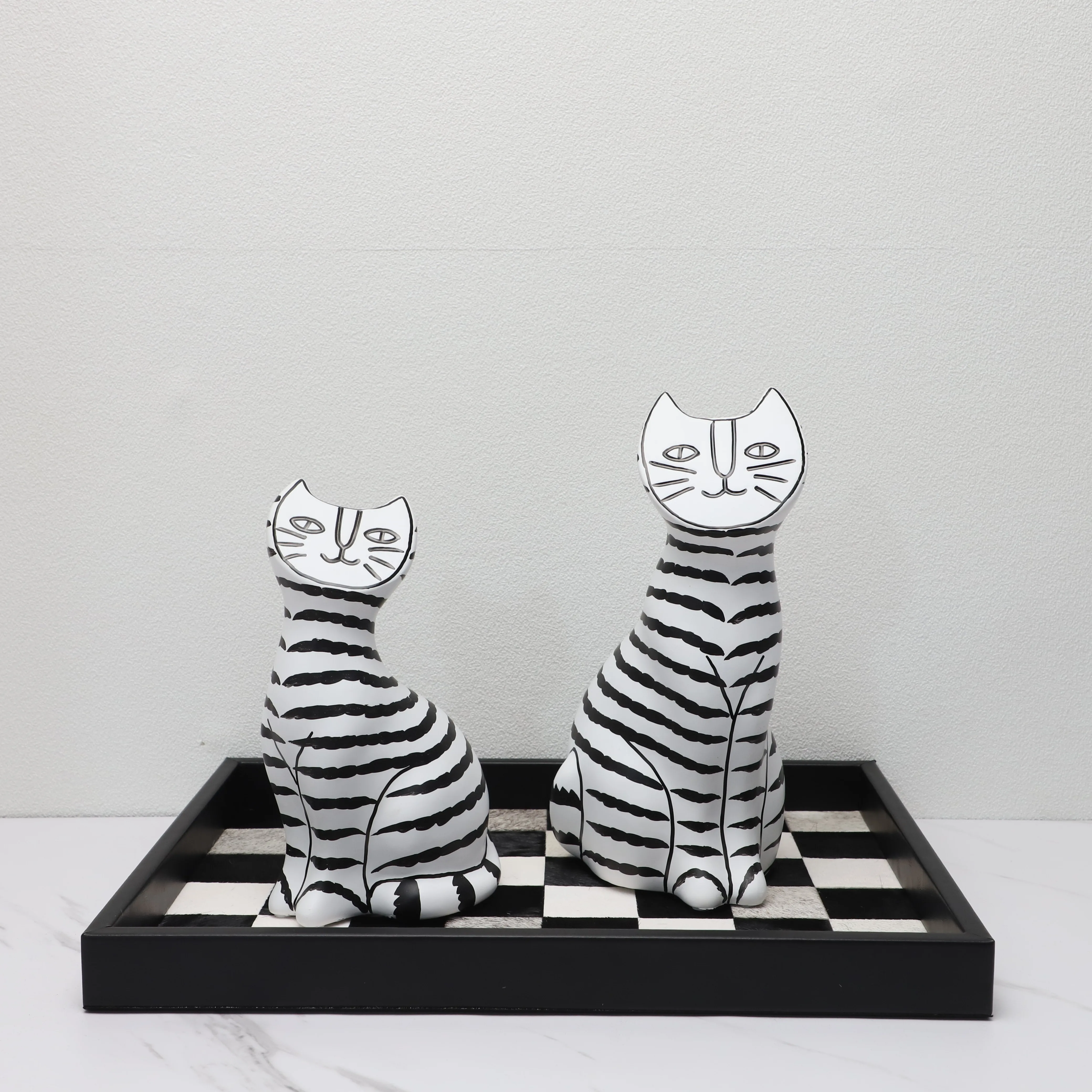 Modern minimalist creative home bar decoration with black and white chessboard plaid horse hair fruit plate decorations