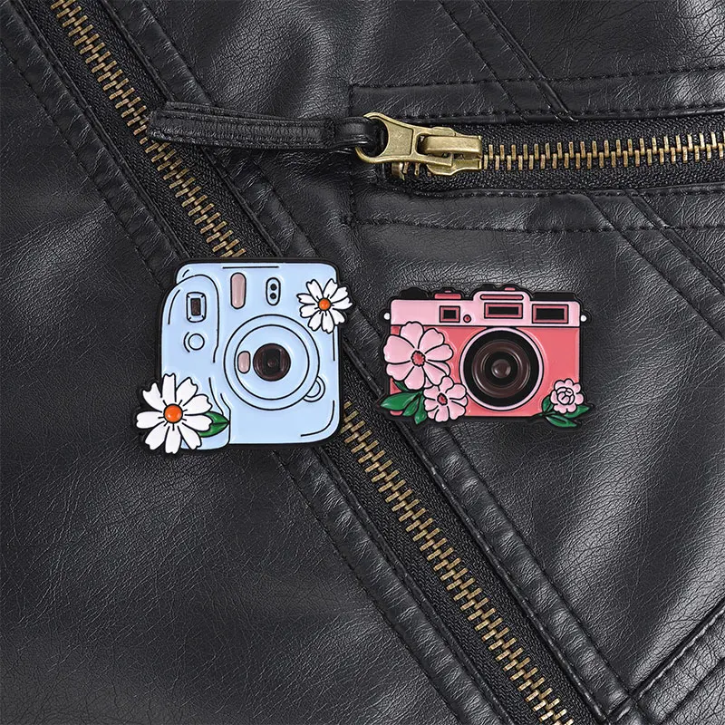 Pink Retro Film Camera With Flowers Enamel Pin, Cute Photography Brooch With Floral Decor For Girls And Photographers Gift