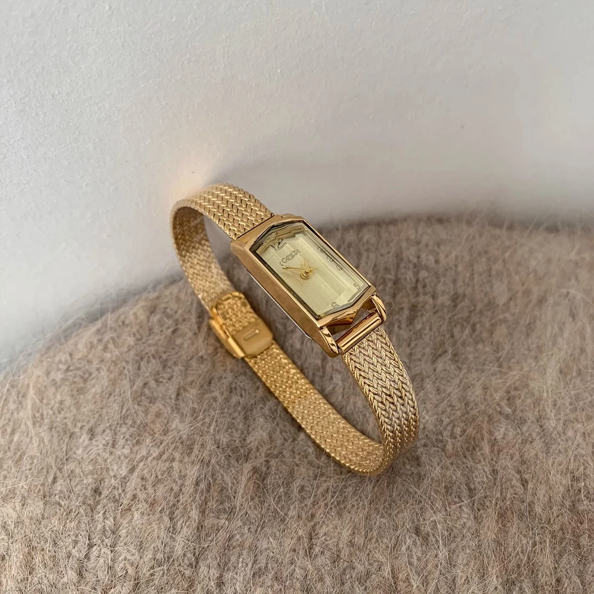 Light Luxury Niche High-end Square Small Gold Watch Exquisite Temperament Versatile Wheat Ears with Quartz Watch Women