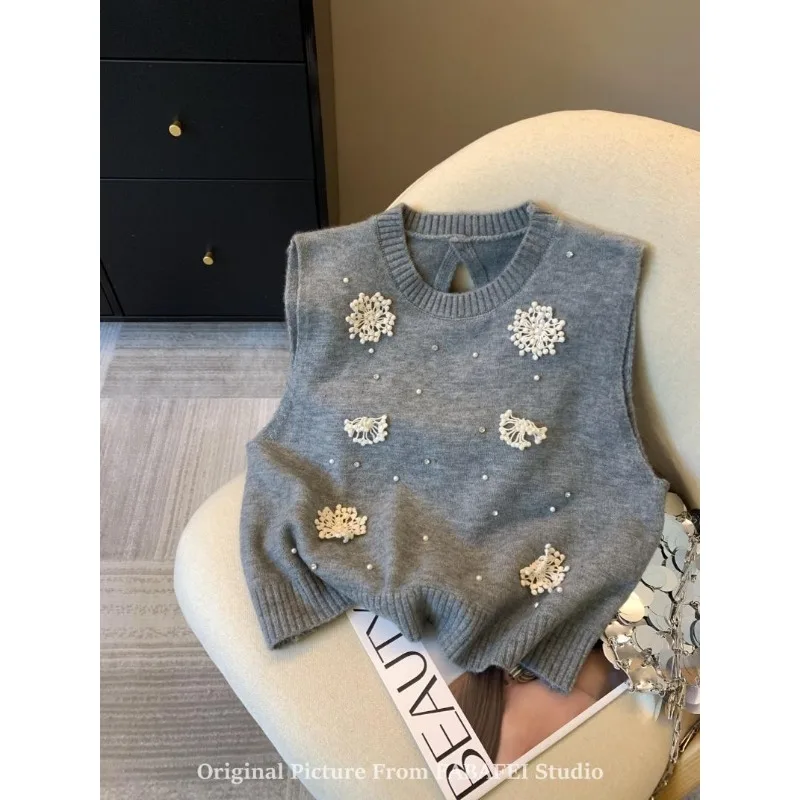 

Women's Winter Grey Beaded Flowers Knitted Vest Round Neck Hook Lace Base Shirt Unwinding Pullover