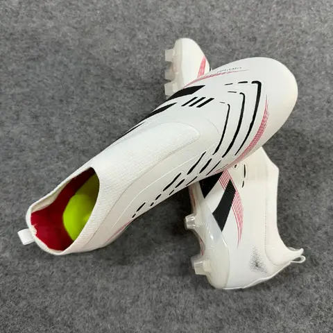 Botas de fútbol originales para hombre, zapatillas de fútbol ultraligeras antideslizantes con tachuelas para entrenamiento de interior de césped de la sociedad