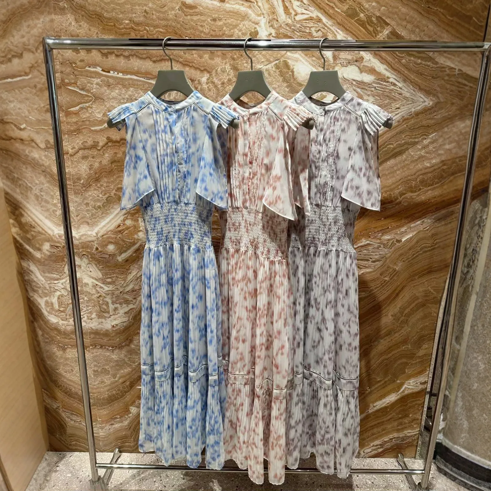 Estilo japonés novedad de verano pequeño claro dulce pequeño manga aleteo cintura estampada plisado vestido de gasa cintura alta vestido largo ajustado