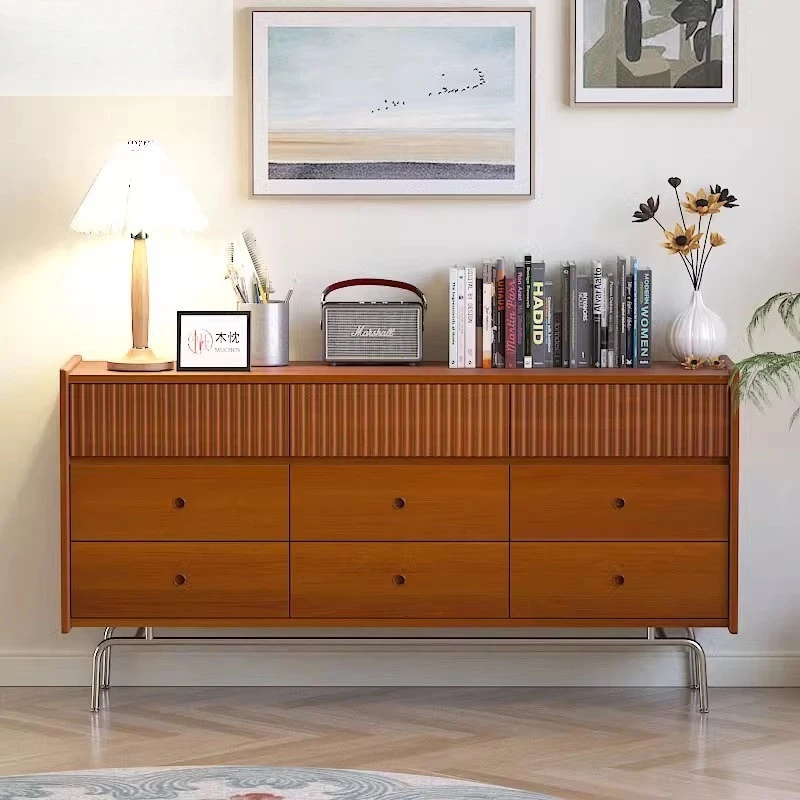 خزانة من الخشب الصلب بتصميم عتيق من الشمال، وخزانة جانبية للتخزين في غرفة المعيشة، وغرفة النوم، وتخزين شقة صغيرة بجانب السرير مع أدراج