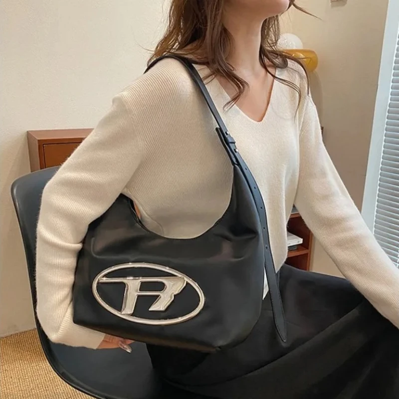 

Simple Chic Luxury Diaper Bag Best Crossbody Handbag For Women Trendy Solid Color Messenger Bag Elegant Designer