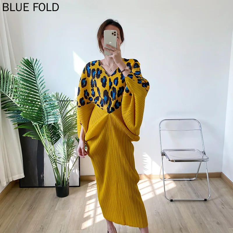 

Miyake Pleated Leopard Print Color-blocking Dress Summer New Bat Sleeve V-neck Long Dress Show Thin and Feminine PLEATS