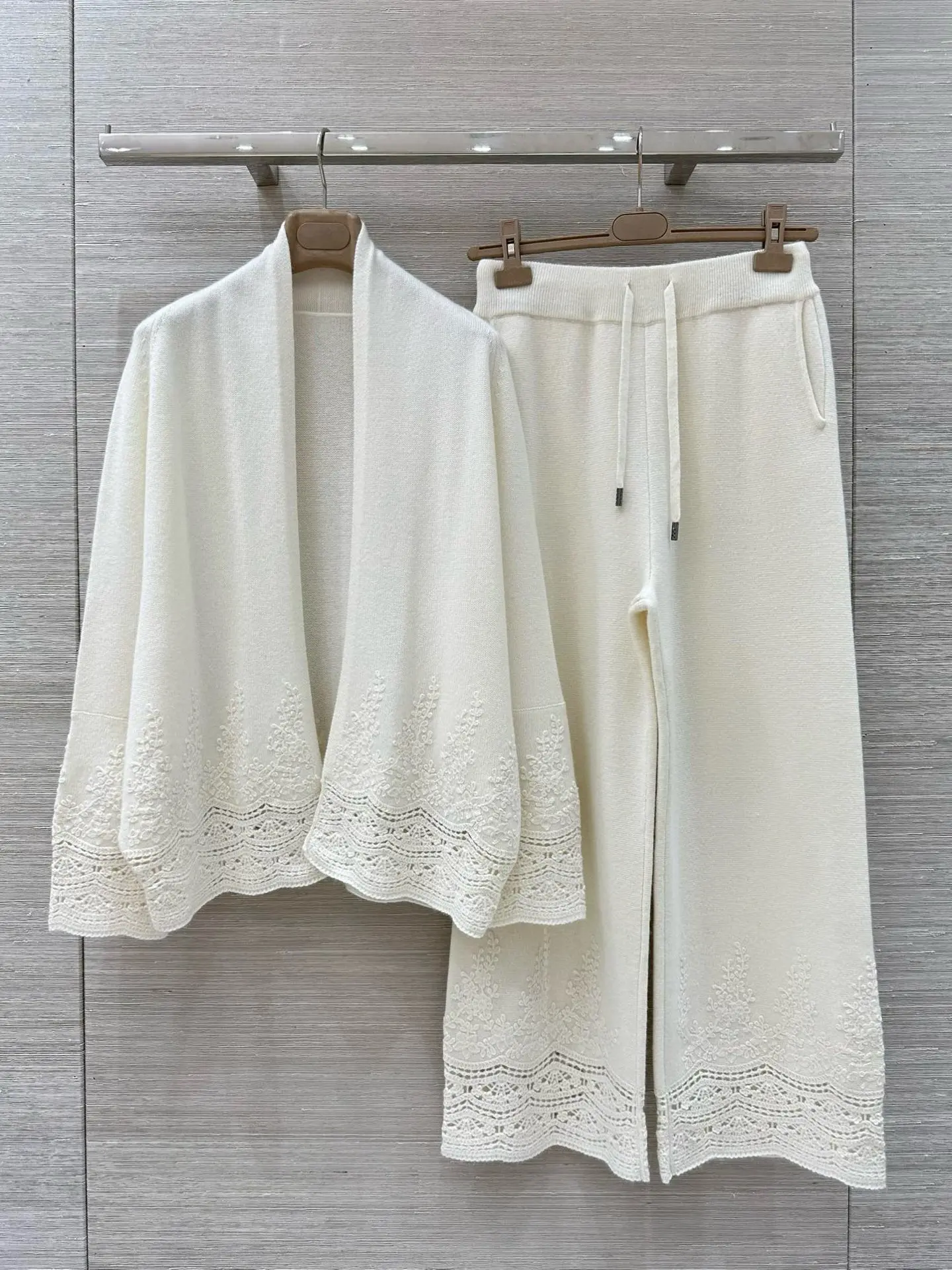 

Flower Embroidery Women Cashmere Knitted Set Elastic Waist Straight Wide Leg Pants + V-Neck Long Sleeve Cardigan Elegant Suit