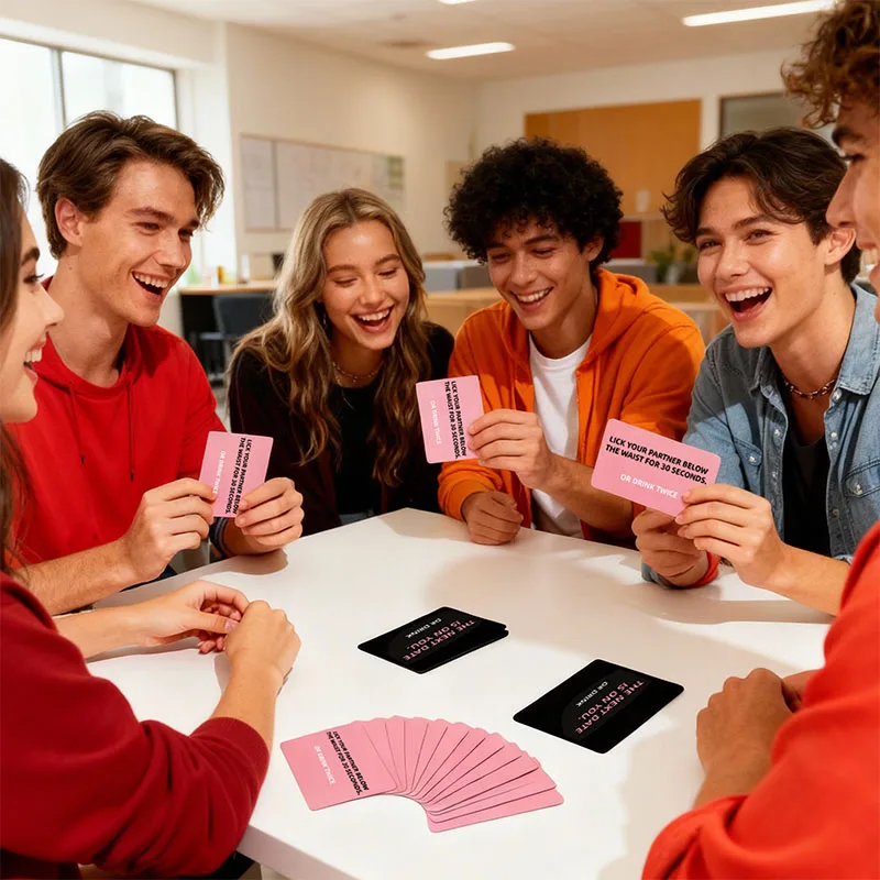 เกมไพ่คู่รักเมาๆ ของขวัญวันวาเลนไทน์ อุปกรณ์ประกอบฉากสำหรับวันหยุด ชุดไพ่ 50 ใบ อุปกรณ์ประกอบฉากสำหรับงานปาร์ตี้ อุปกรณ์เสริมเกมไพ่