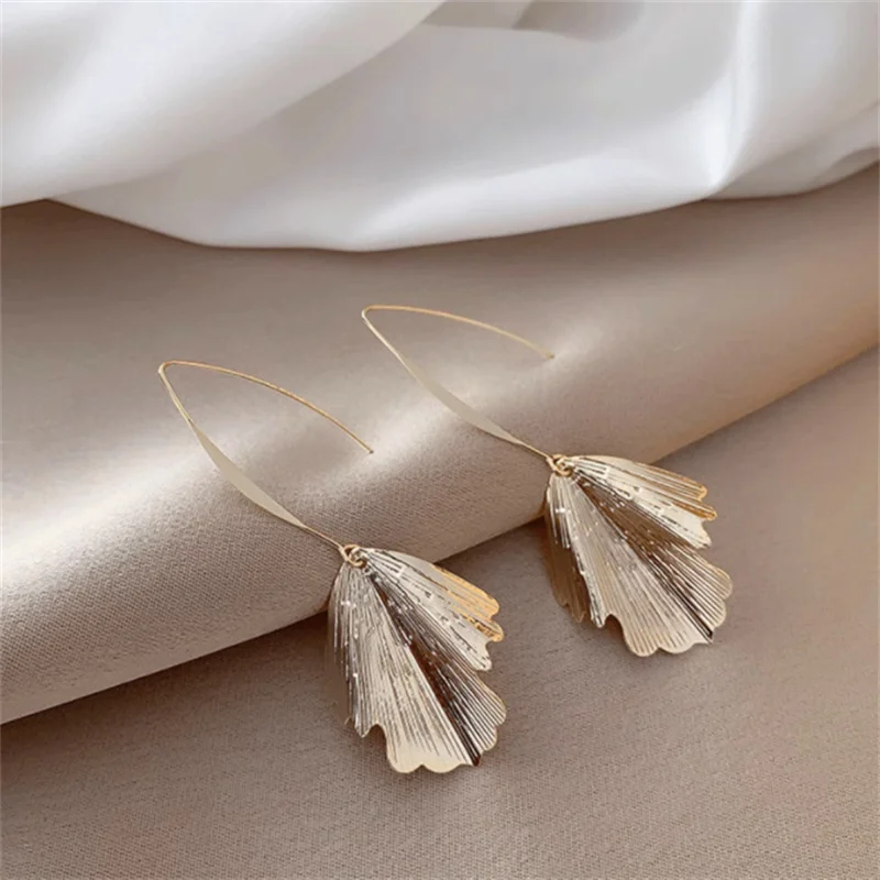 Vintage Ginkgo Earrings Gold Color Metal Leaf  Dangle Earrings For Women Piercing Exquisite Fashion Jewelry Female Bijoux Gift