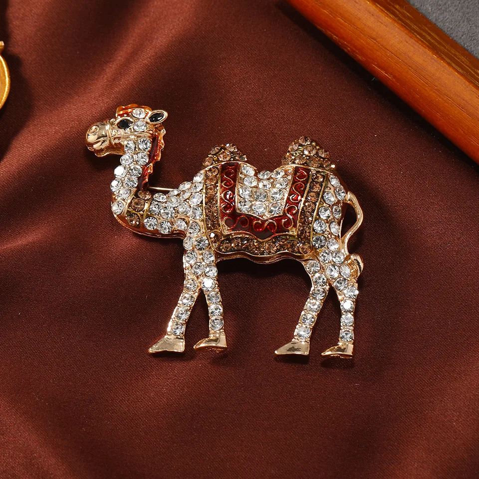 New Vintage Creative Rhinestone Cute Camel spilla Pin per donna uomo Suit Coat Animal spille accessori Party Jeweley Gifts