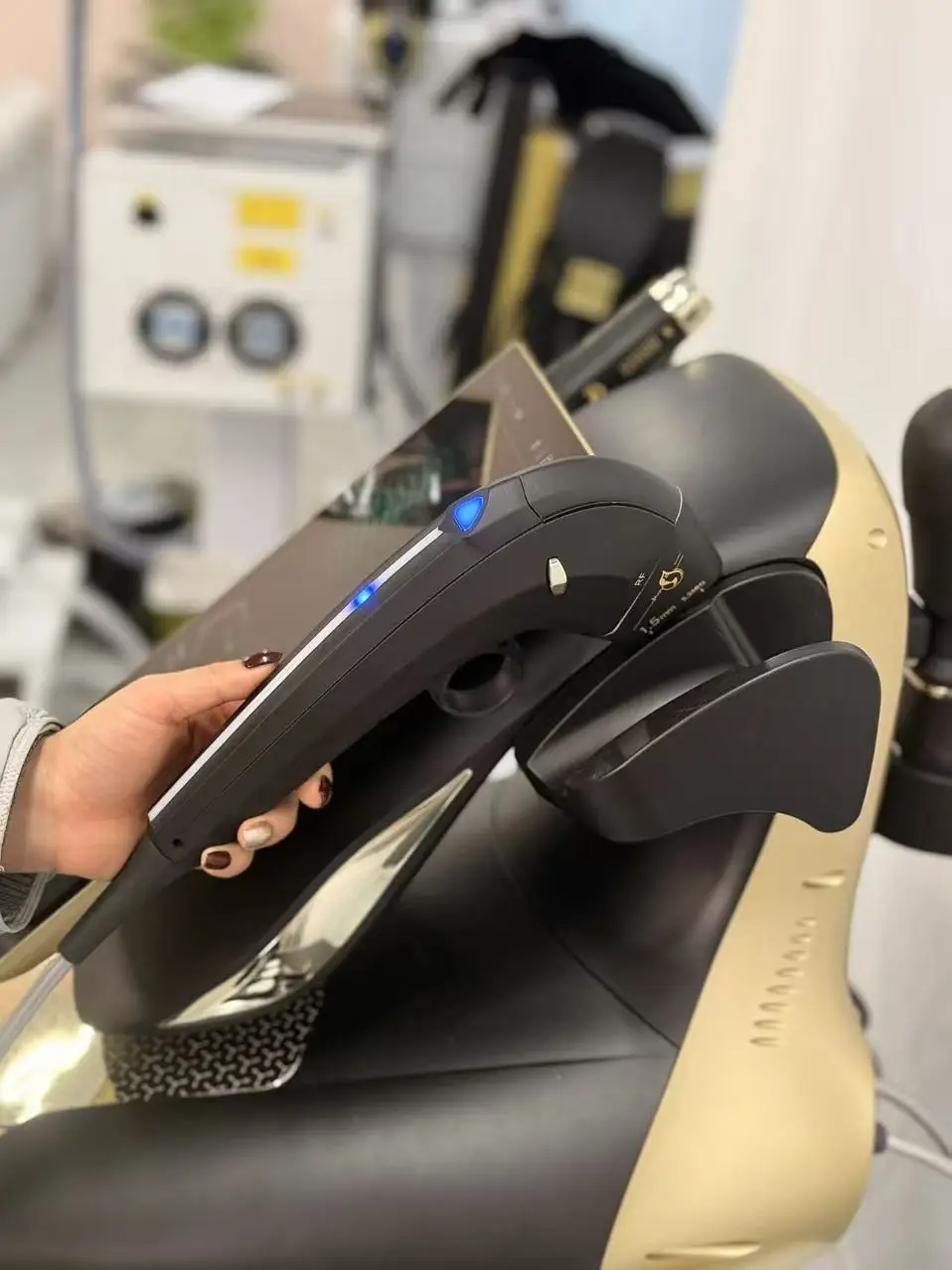 

Портативный аппарат 25D 360MAX для подтяжки лица, похудения и уменьшения жировых отложений, новейшая модель для лифтинга и укрепления кожи