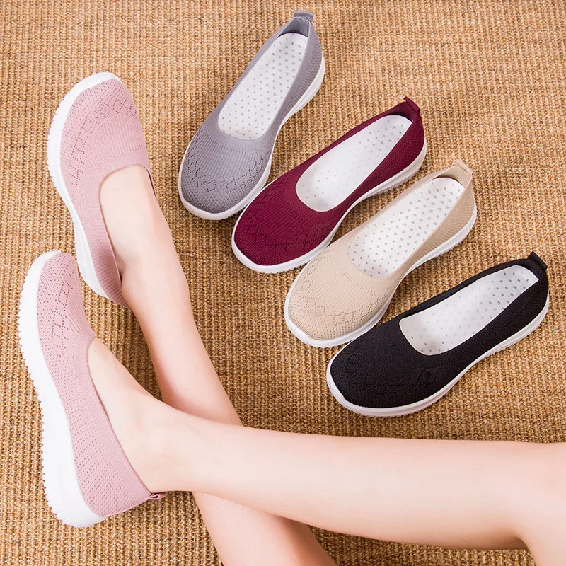 Women's Breathable Mesh Slip-On Shoes Light Non-slip Soft Sole Casual Walking Sneakers Elderly Mother Flats Zapatos De Mujer