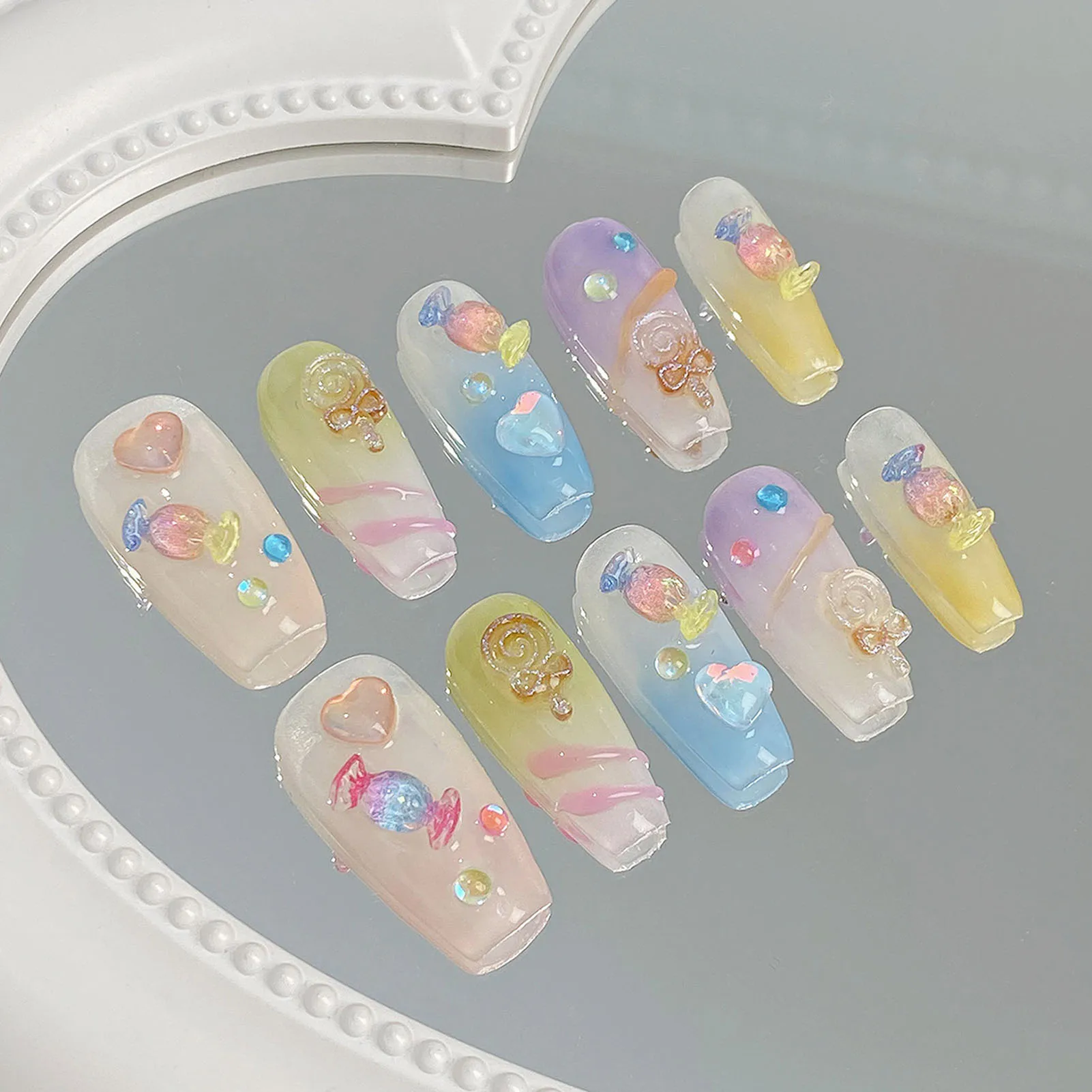 اضغط يدويًا على الأظافر، أظافر صناعية كريستالية حلوة ملونة قابلة للارتداء وقابلة للفصل على الطراز الكوري اللطيف اضغط على الأظافر