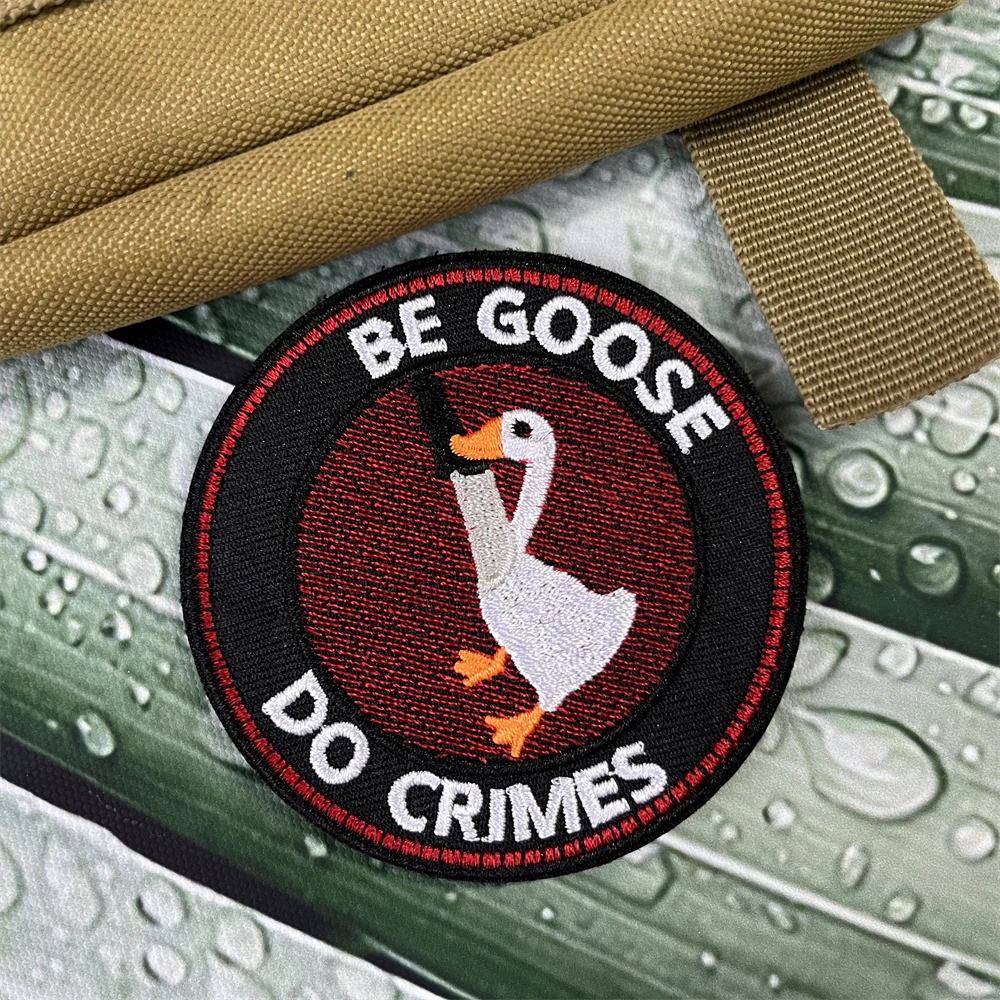 “BE GOOSE DO CRIMES” The Stupid Goose with A Knife Morale Badge Embroidered Patches Tactical Military Backpack Sticker