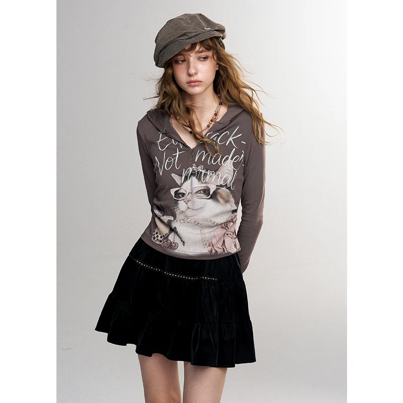 ELFSACK Women's Long Sleeve Hooded Graphic Tee with Cat & Letter Print, Casual Top for Everyday Wear