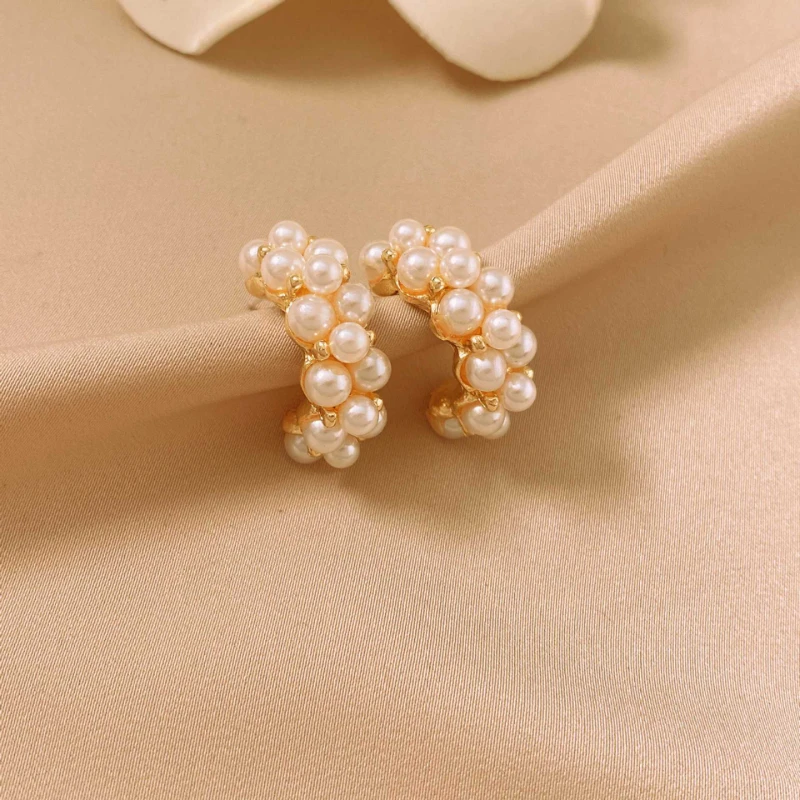 Sweet fairy high-end internet celebrity imitation pearl semi-circular C-shaped daily versatile temperament girl earrings