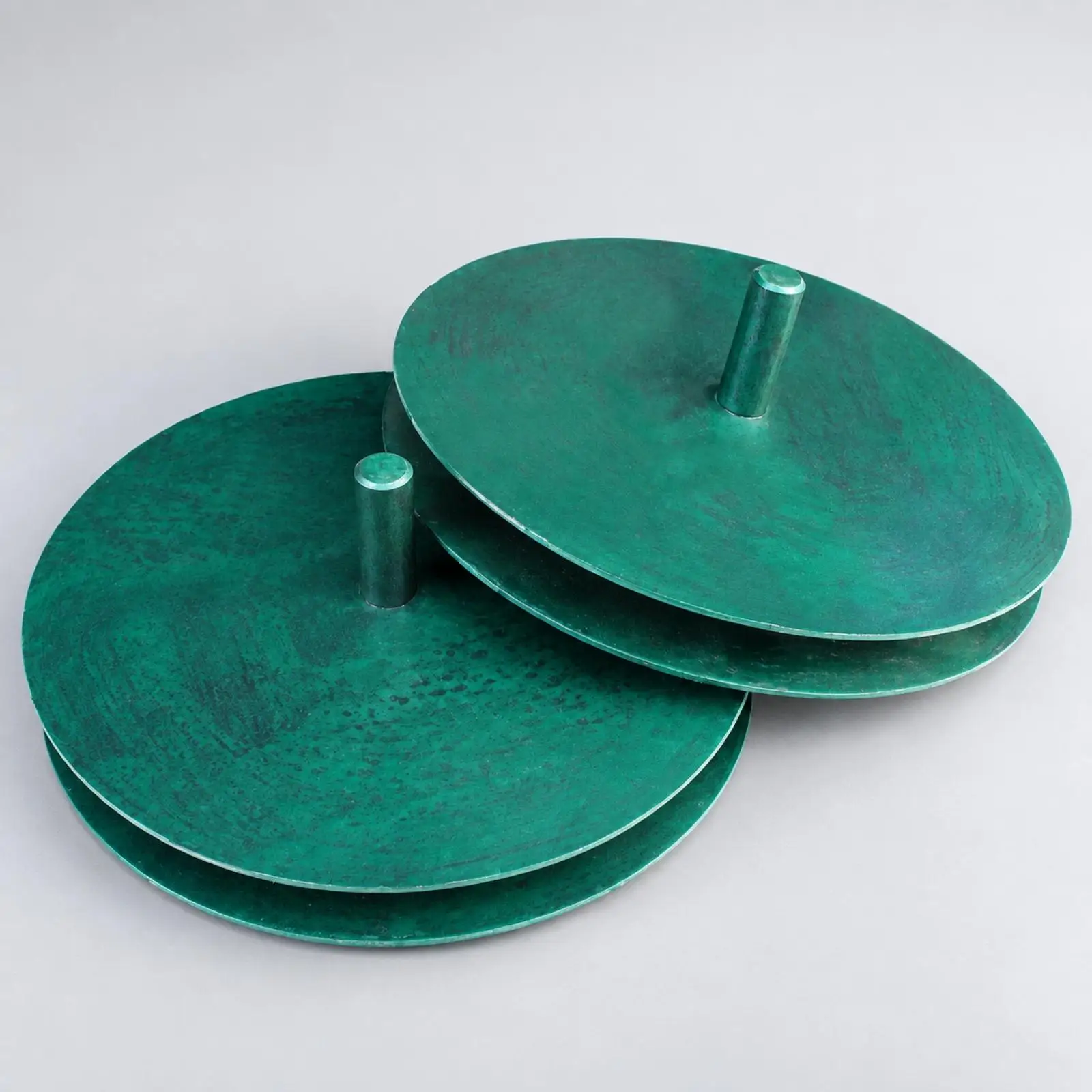 Sturdy Rotating Turntable for Fabric Roll Material Handling with Bearing System for Workshop Crafting Tasks