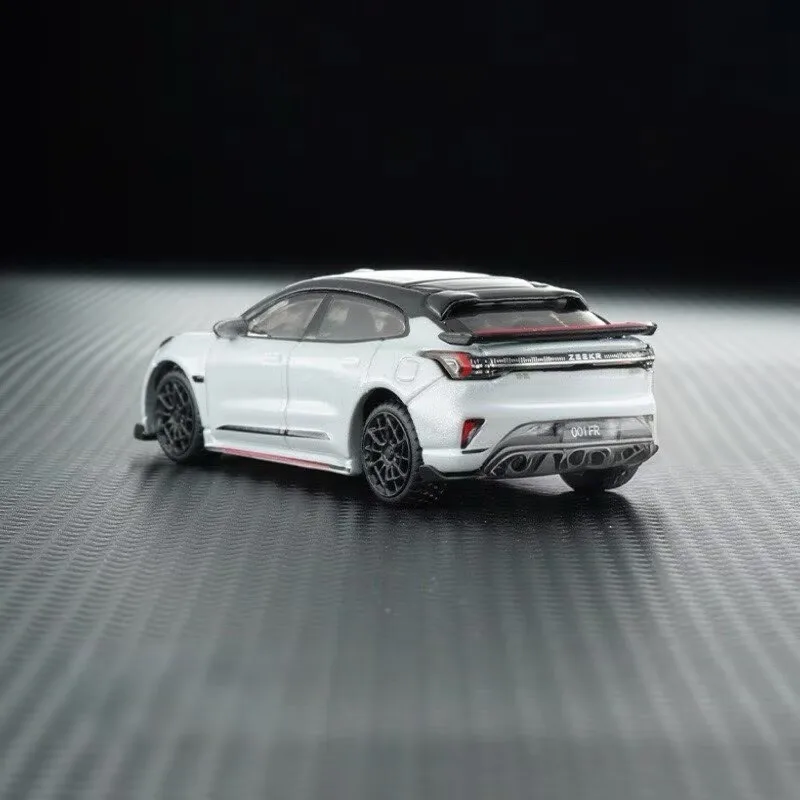 Bburago 1:64 ZEEKR 001 FR Stazione in lega Carro Modello di auto sportiva Fonde sotto pressione Metallo Veicoli a nuova energia Modello di auto Simulazione Regalo per bambini