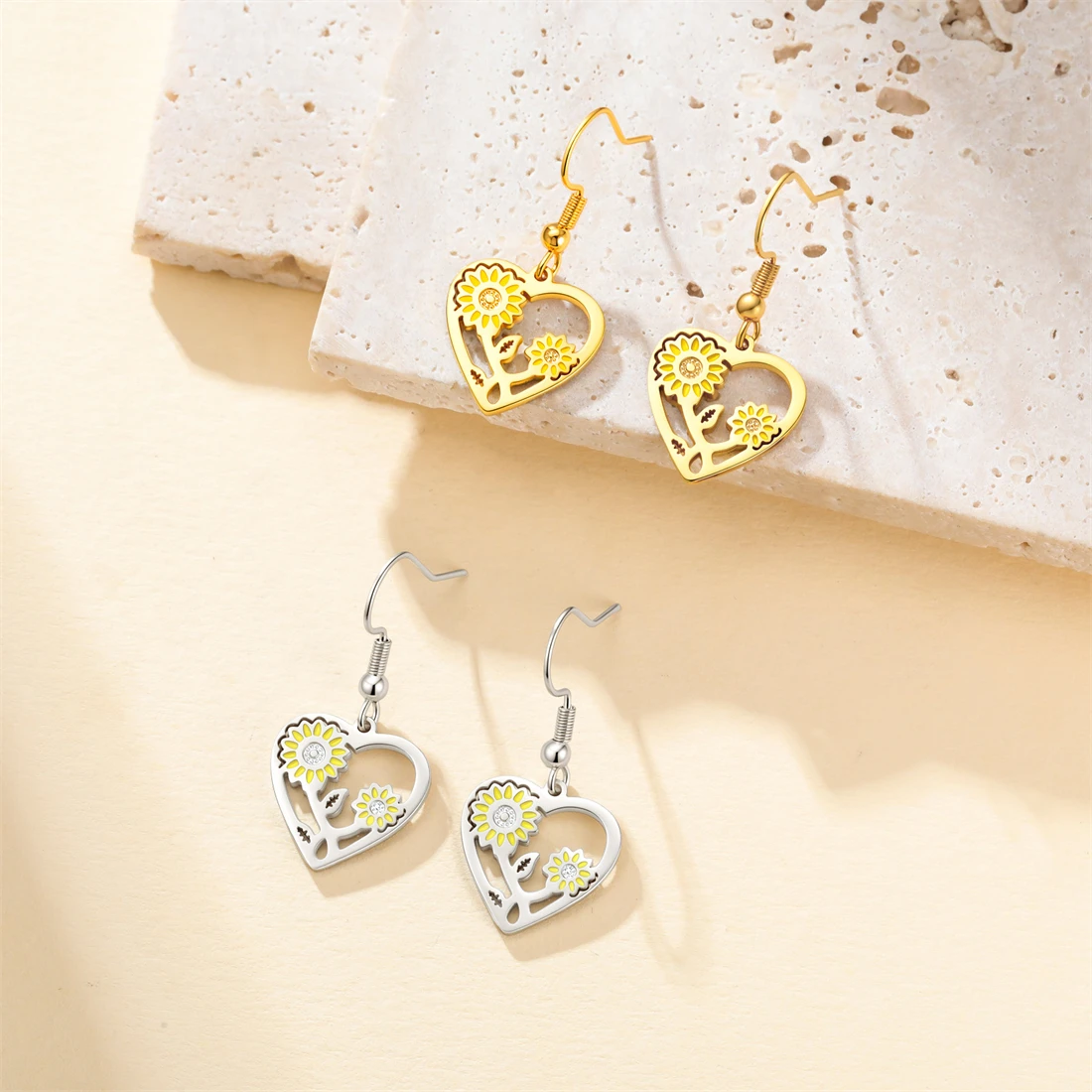 Eueavan Tropfenöl-Herz-Sonnenblumen-Ohrringe aus Edelstahl, Romantische Blumen-Ohrhänger für Frauen und Mädchen, Trendiger Schmuck als Geschenk – Detail 6