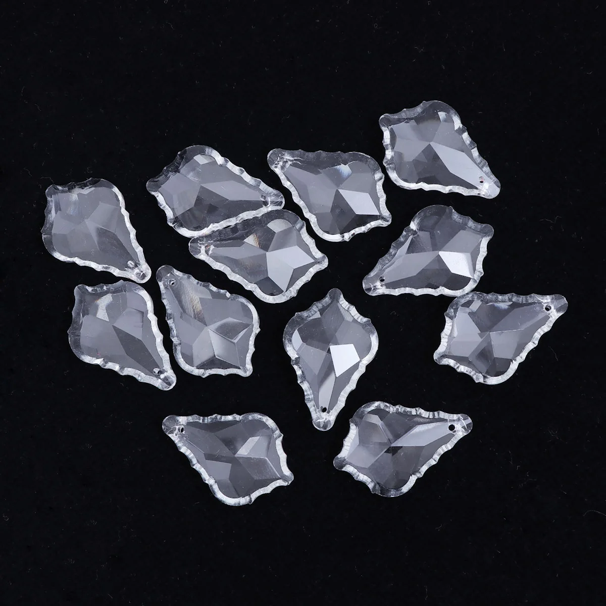 Рисунок 3 - хрустальный кулон в виде кленового листа