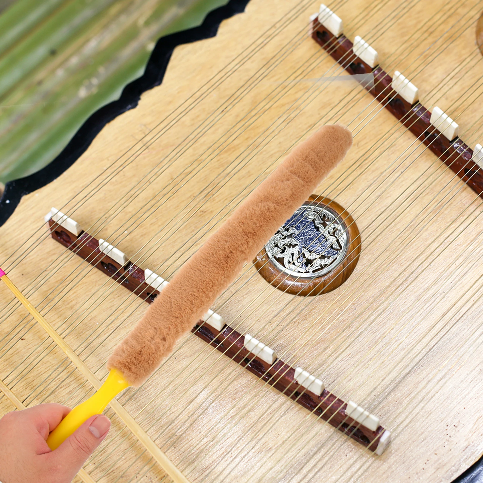 

2Pcs Guzheng Cleaning Brush Durable High-Quality Cleaner for Guzheng Guqin Dulcimer Instrument Dust Removal Tool