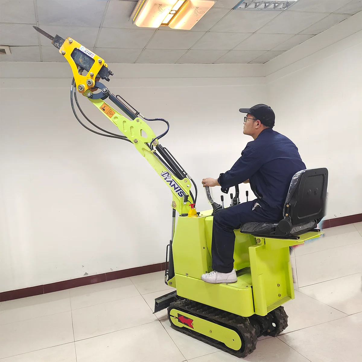 La miniescavadora eléctrica más pequeña es mejor que la miniexcavadora con accesorios personalizados PC01