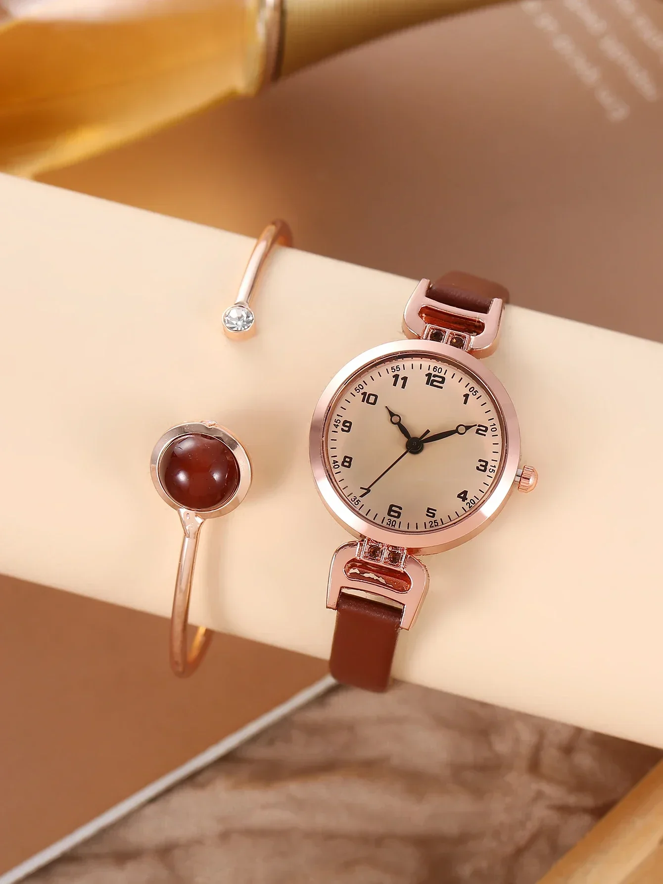 

2 шт. ретро-часов для женщин, стильные, для студенток, премиум-класса, в стиле британского легкого люкса, женские кварцевые часы.