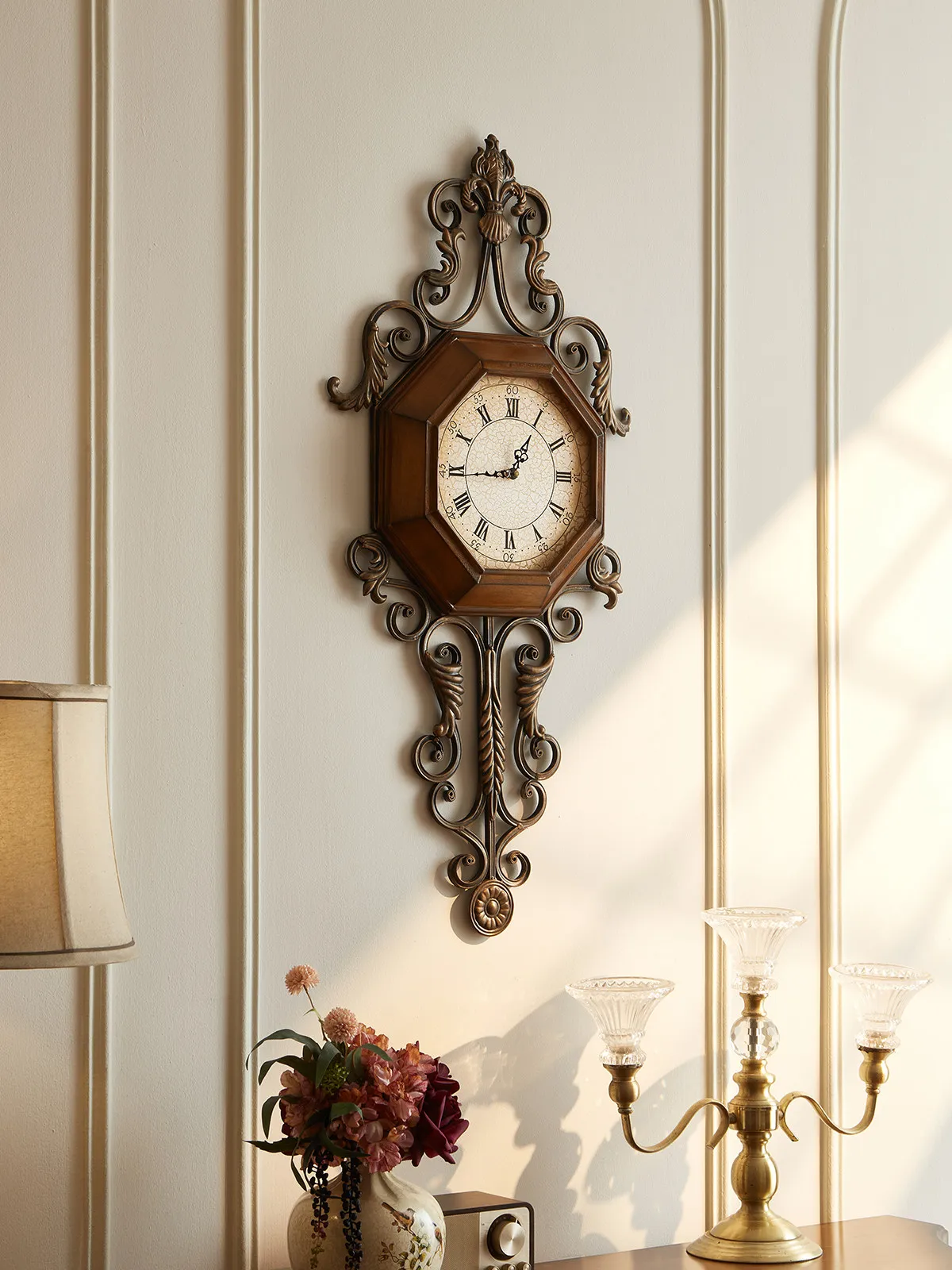Solid wood retro American wall clock creative clock wrought iron silent living room European personality fashion home decoration