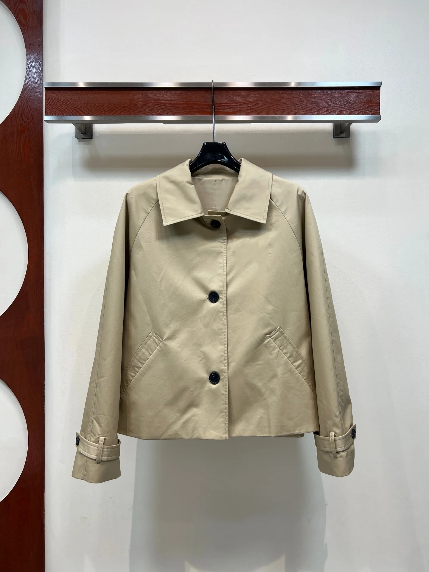 26 New Khaki Short-Sleeved Jacket with Windproof Fabric and Slanted Pockets