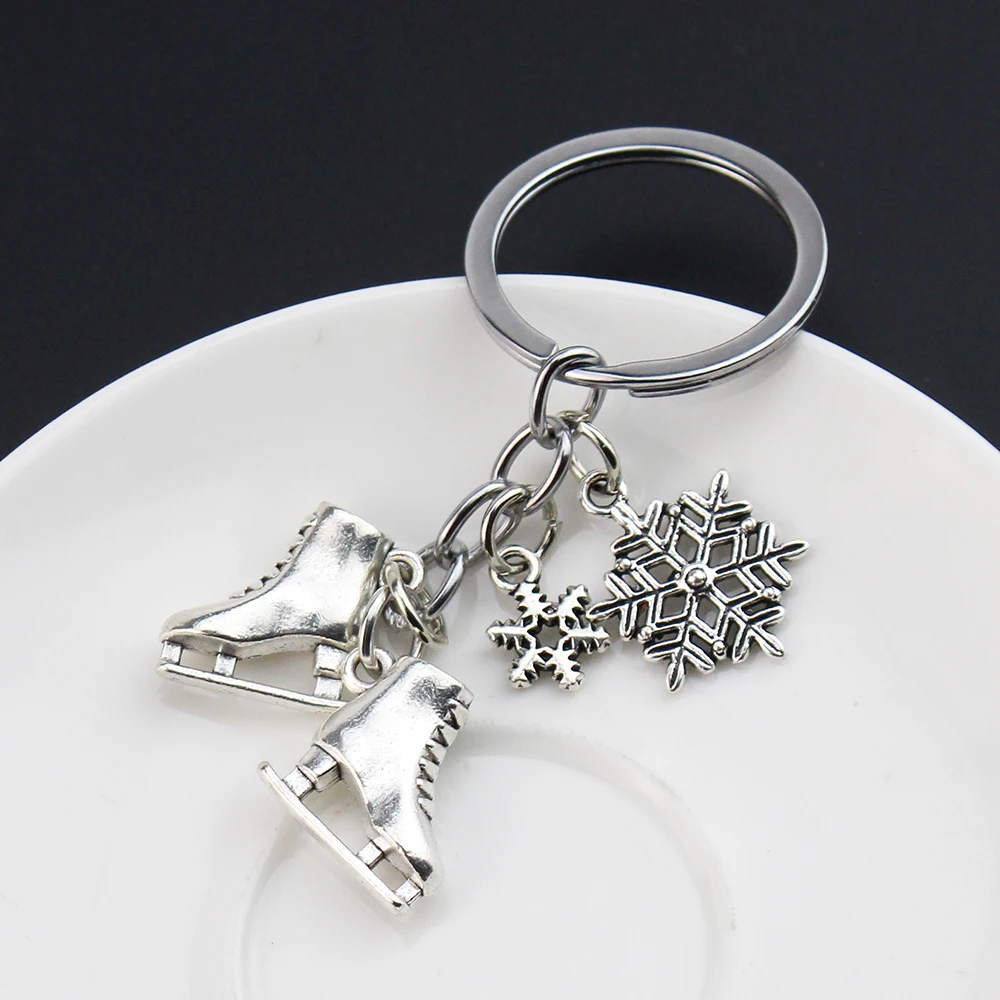 Trendy 1 Pair Ice Skate Shoes Snowflake Pendants Keychain For Skating Enthusiasts Winter Keyring Sliver Color Metal Skating Gift