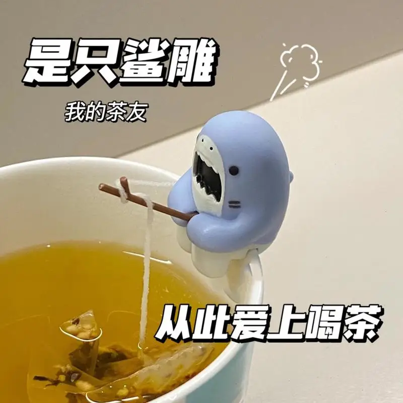 

Cute Shark Fishing Dolls Little Shark Tea Maker Edge Tea Bag Cup Hanging Cute Creatives Lazy Filter Birthday Gifts Collections