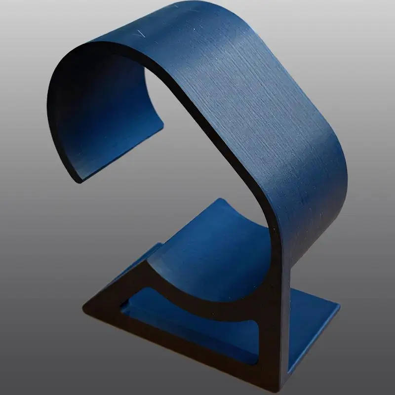 3D-gedruckter Uhrenständer mit geschmeidigem, geschwungenem Design und stabiler Basis zur Aufbewahrung von Uhren am Bett. – Detail 8