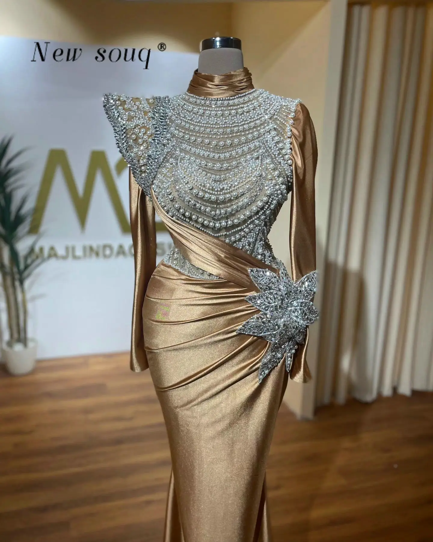 Muslim Brown High Neckline Long Sleeves Evening Dresses Pearls Beaded Crystals Elegant Formal Gowns for Women's Wedding Party