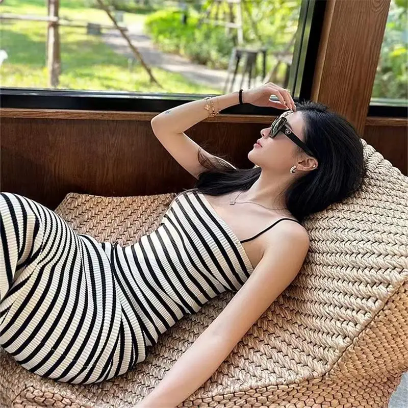 Wąskie sukienki z dzianiny w paski Damska letnia obcisła sukienka bez rękawów Bodycon Długa sukienka Casual Holiday Wrap Hip Sundress — zdjęcie 7