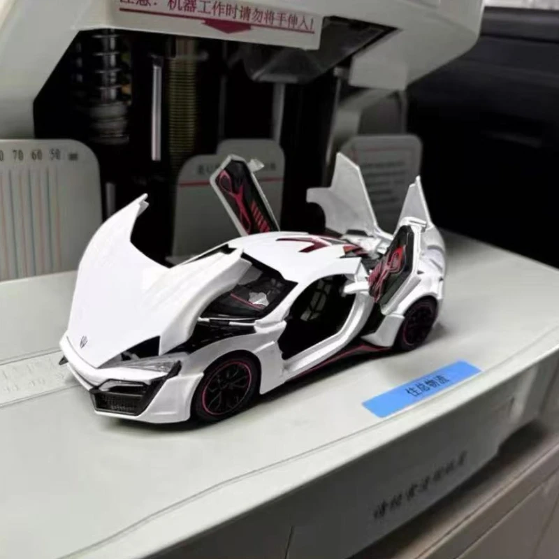 1:24 Lykan Hyper Sports Car Alloy Pull Back Car Model Simulation Sound And Light Can Open The Door Diecast Toy Car Boy Toys Gift