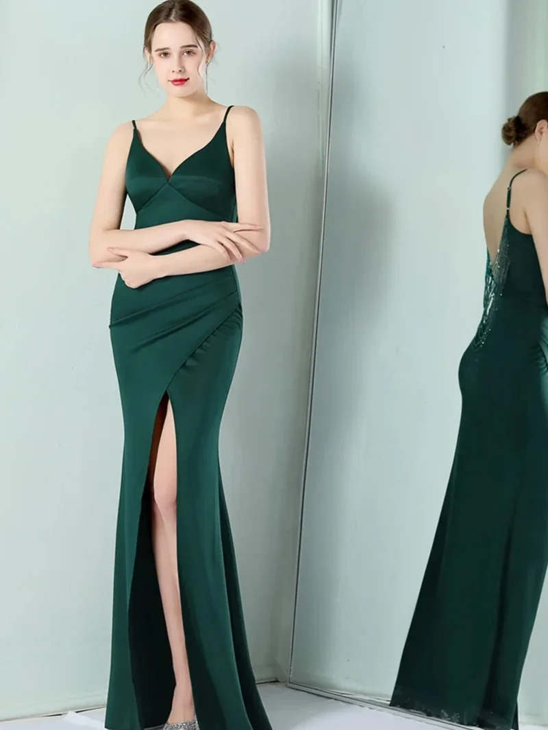 ชุดเดรสยาวทรงเอไลน์แบบสั่งตัดพิเศษ ผ้าชาร์มูสแบบคลาสสิก แต่งจีบประดับลูกปัดไขว้ สายเดี่ยวแบบสปาเก็ตตี้ สำหรับโอกาสพิเศษ ดีไซน์หรูหราและเซ็กซี่