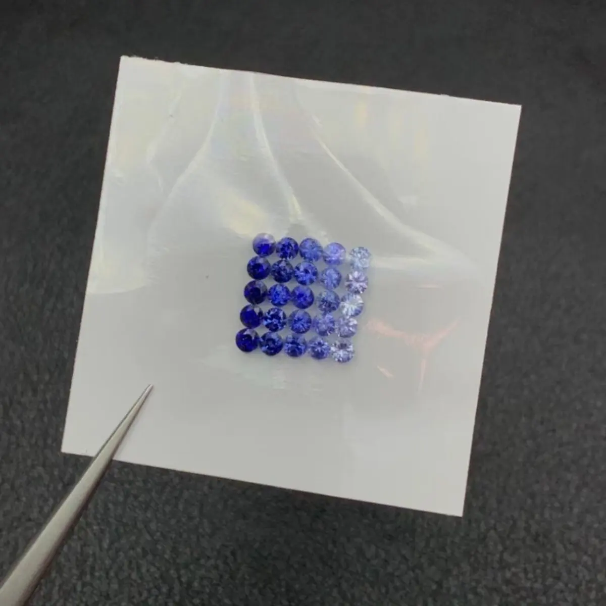 Round Shape Lab-Grown Sapphire Loose Stones Blue-White Gradient Suitable For Necklace Jewelry Wedding Ring And Craft Settings
