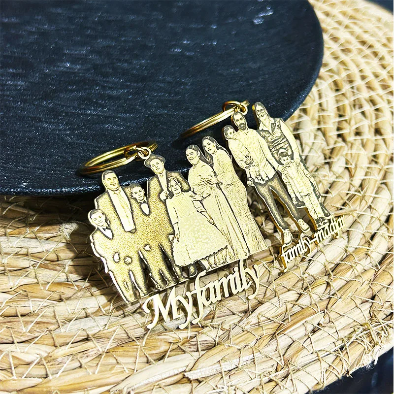 

Брелок с фотографией на заказ, выгравированный портретный кулон из нержавеющей стали, брелок круглой формы, персонализированные ювелирные изделия, подарки для мужчин и женщин